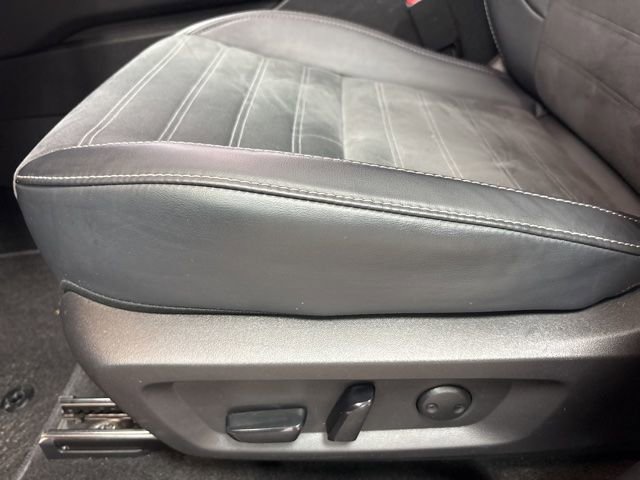 Used 2025 Mitsubishi Outlander SE FWD image 27