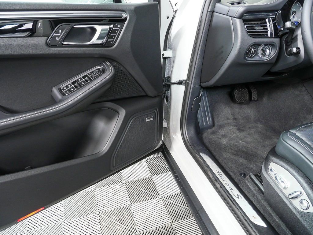 New 2026 Porsche Macan S image 8