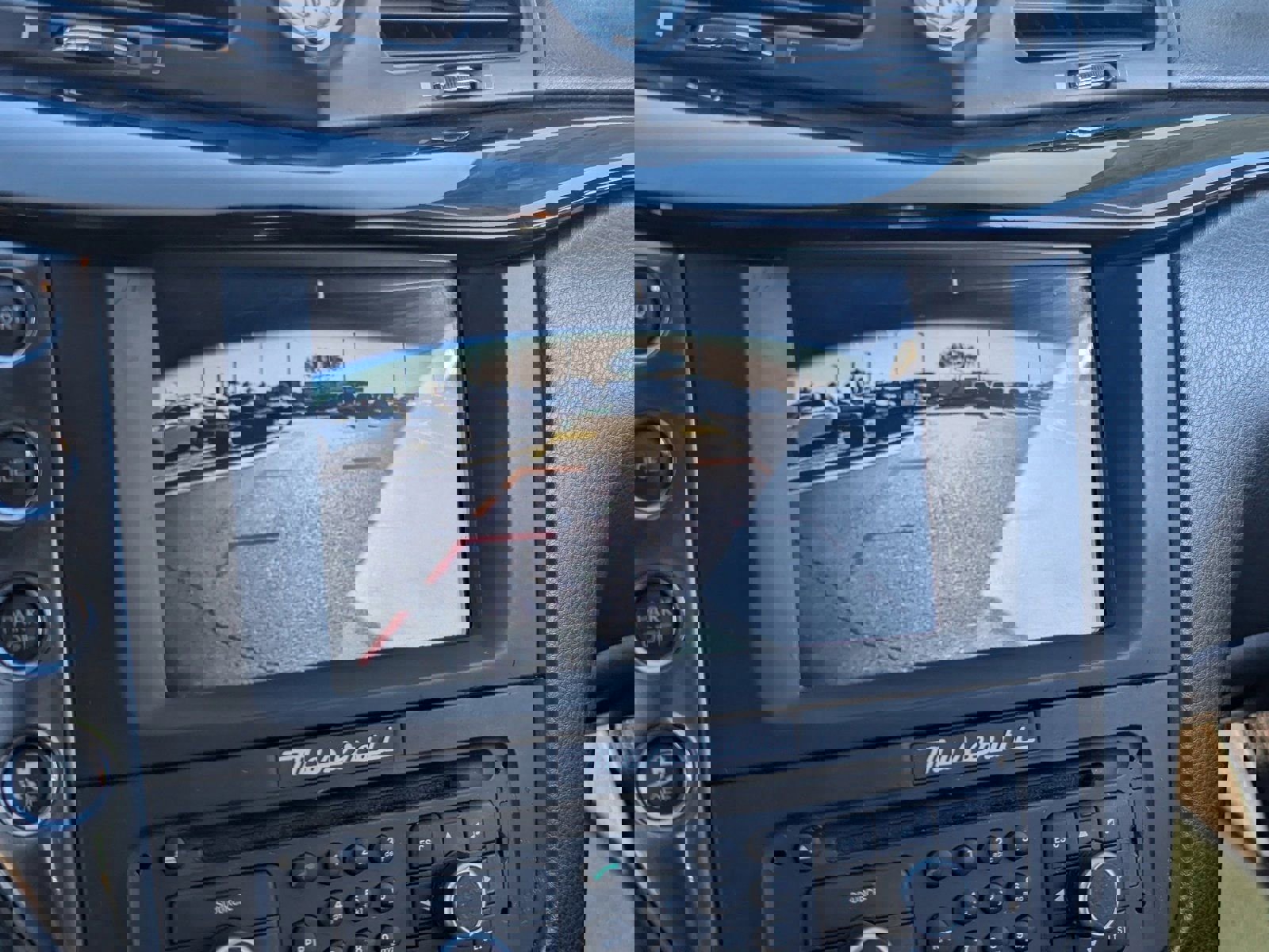 Used 2015 Maserati GranTurismo Sport image 28