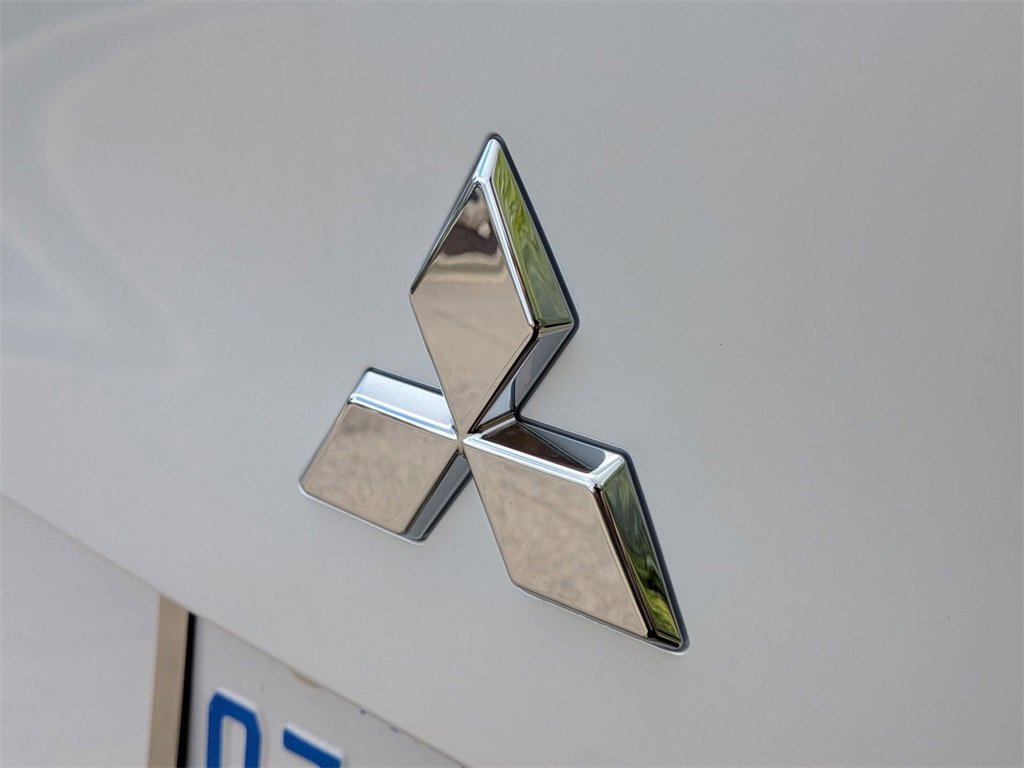 New 2025 Mitsubishi Outlander SE image 9