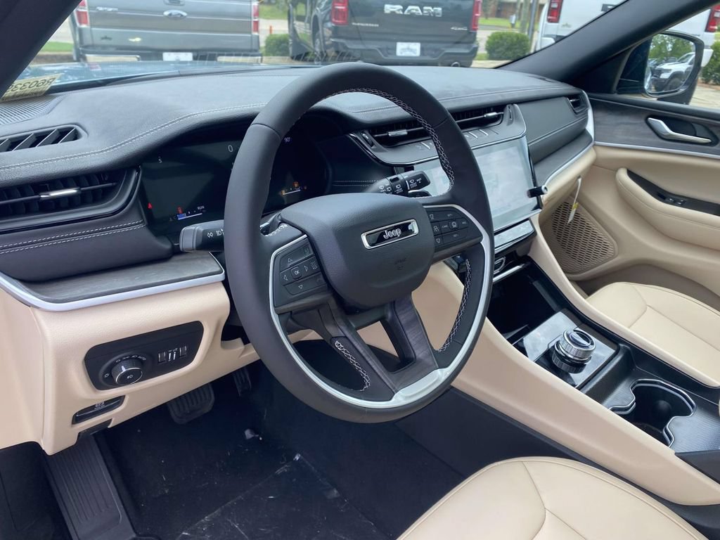 New 2026 Jeep Grand Cherokee L Limited w/ Limited Altitude Package RWD image 18