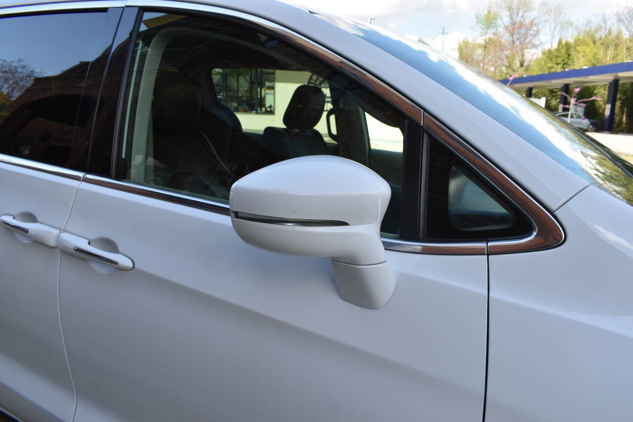 Used 2021 Chrysler Pacifica Touring-L image 39
