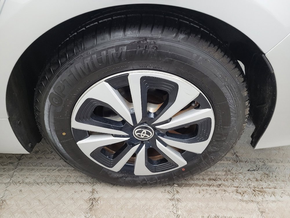 Used 2017 Toyota Prius Prime Plus image 31