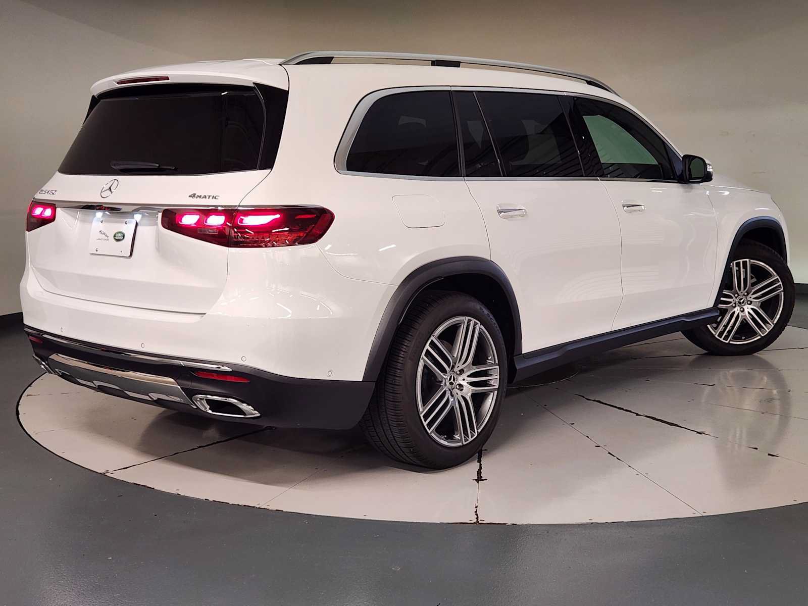 Used 2026 Mercedes-Benz GLS 450 4MATIC image 2