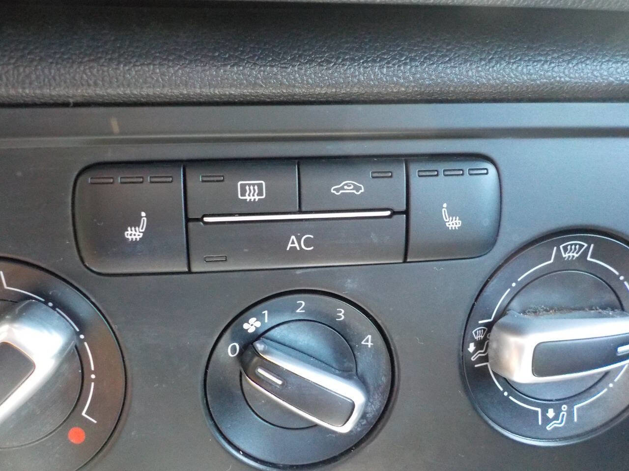 Used 2012 Volkswagen Beetle 2.5 image 14