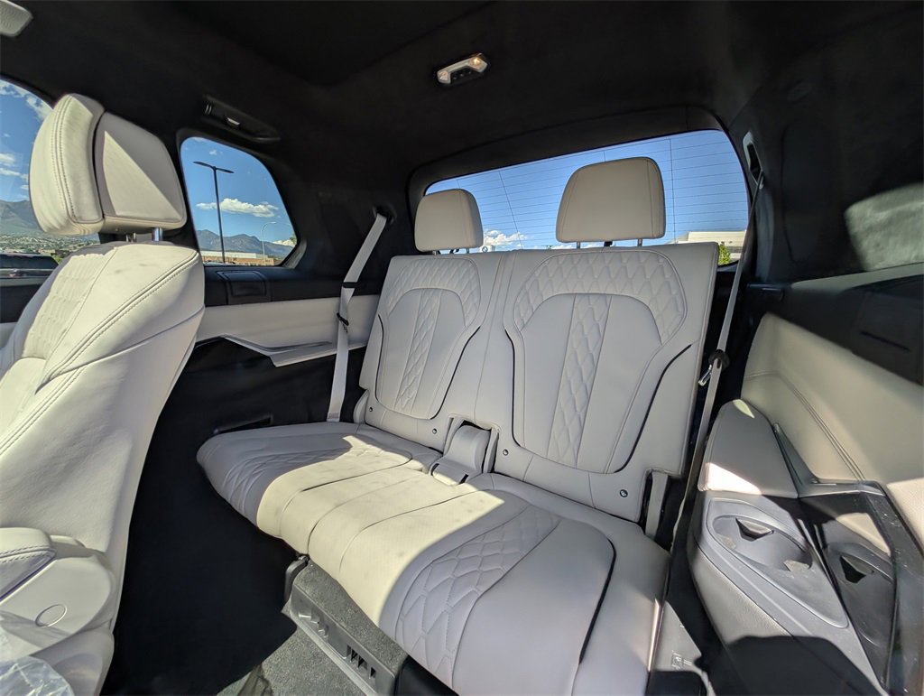 New 2026 BMW X7 M60i image 18