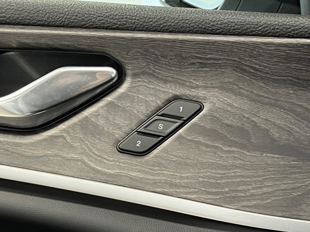 New 2025 Jeep Grand Cherokee L Limited w/ Luxury Tech Group II image 28