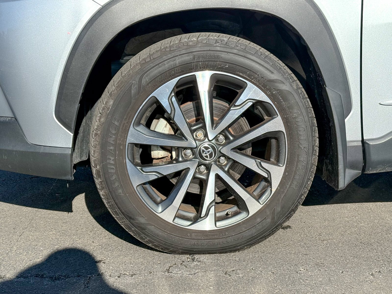 Used 2022 Toyota Corolla Cross XLE w/ Convenience Package image 9