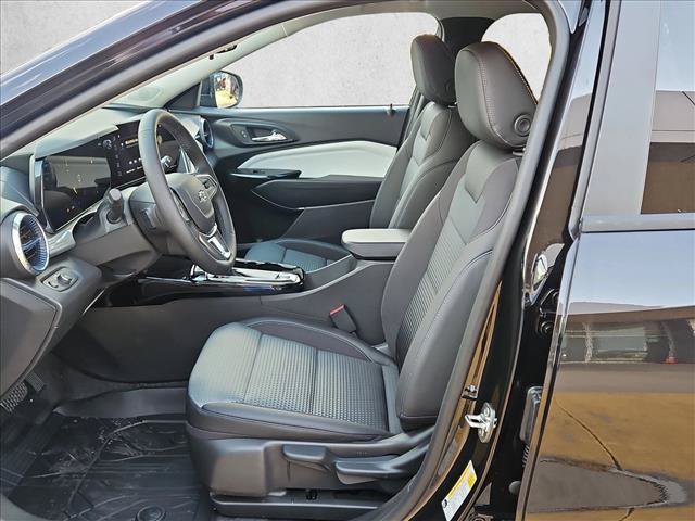 New 2026 Chevrolet Trax LT w/ Sunroof Package FWD image 4