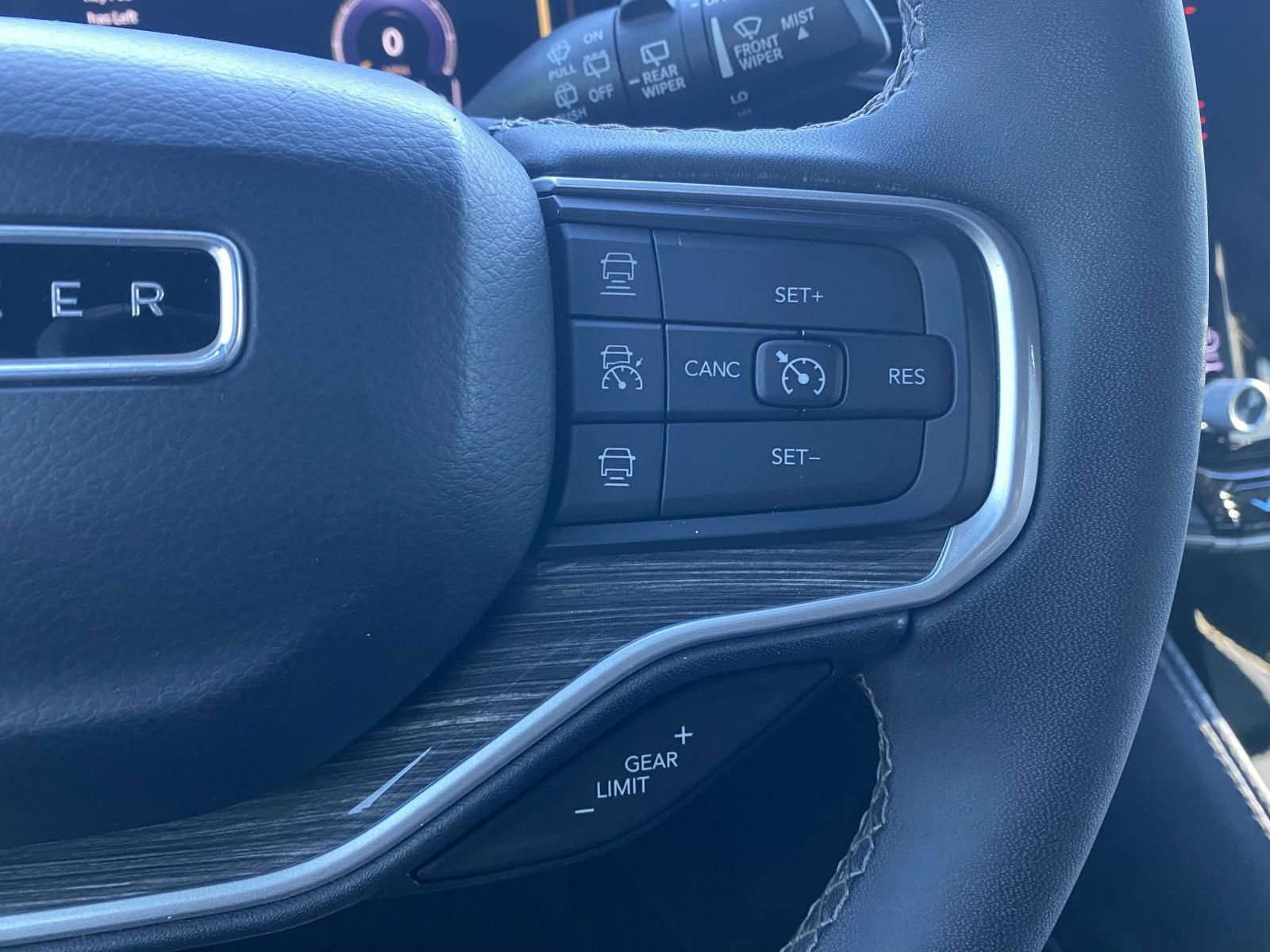 Used 2022 Jeep Wagoneer Series III w/ Premium Group I image 24