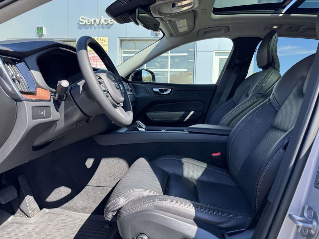 Used 2023 Volvo XC60 B6 Ultimate w/ Protection Package Premier image 16