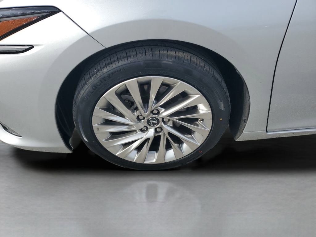 Used 2019 Lexus ES 300h Ultra Luxury w/ Accessory Package 2 image 10