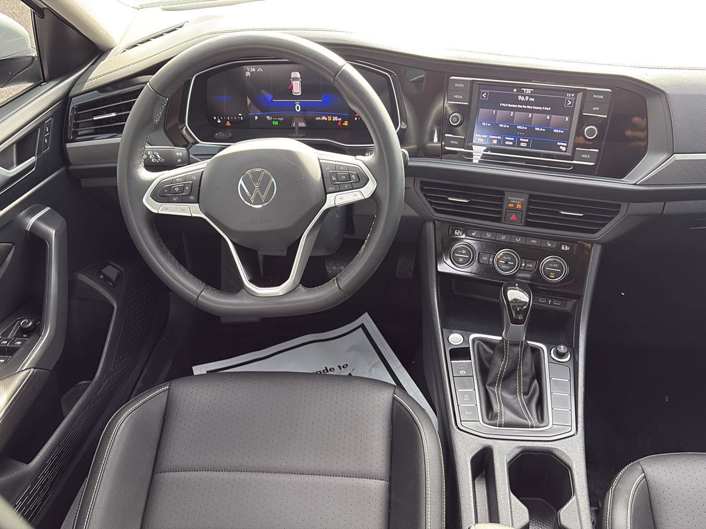 Used 2024 Volkswagen Jetta SE w/ Panoramic Sunroof Package image 17