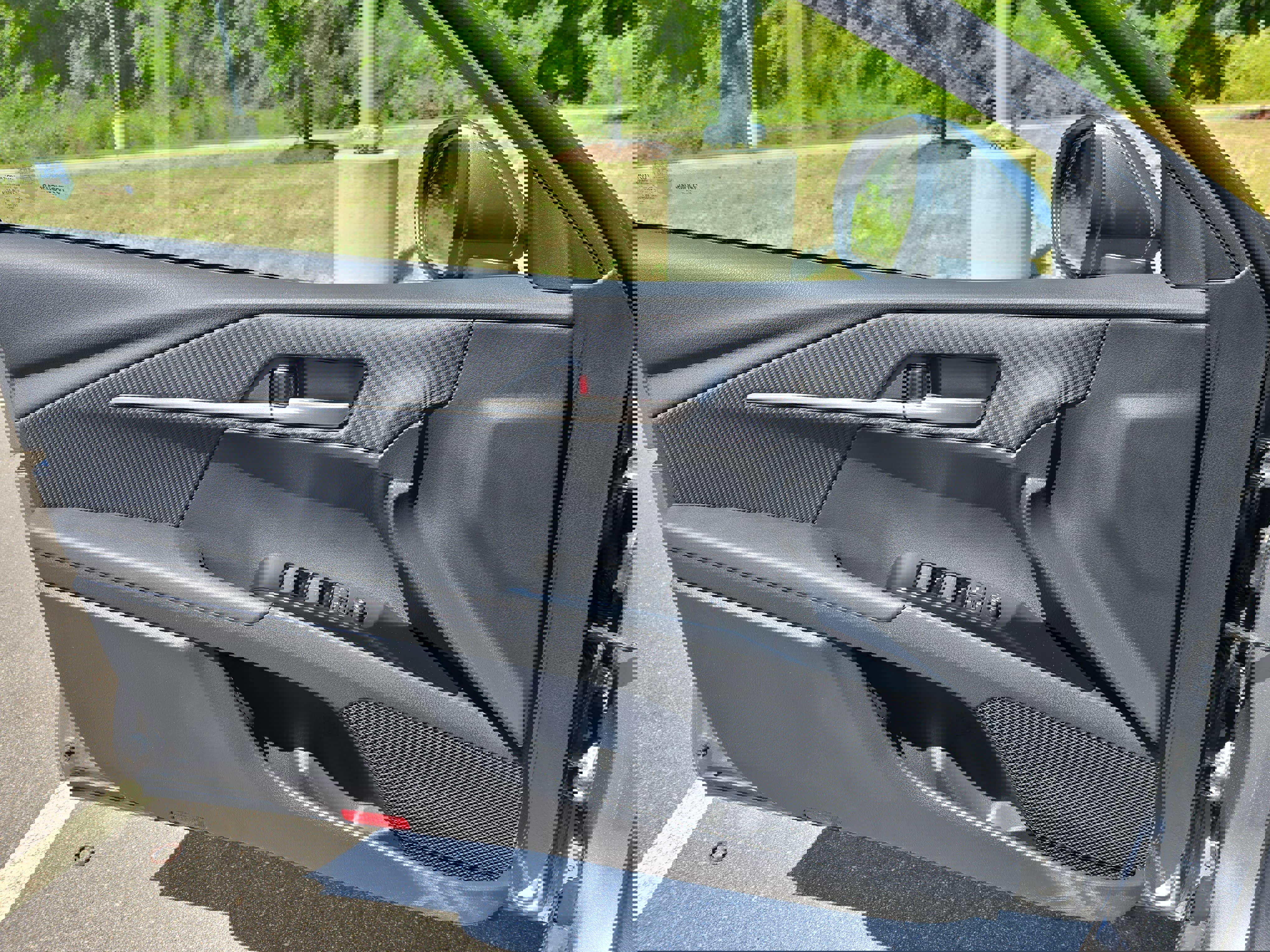 Used 2025 Toyota Camry SE FWD image 29