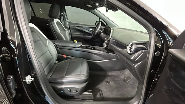 Used 2025 Chevrolet Blazer EV LT AWD/4WD image 30