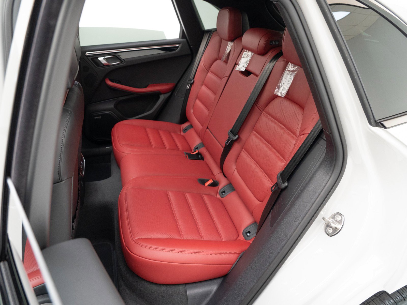 New 2026 Porsche Macan image 30