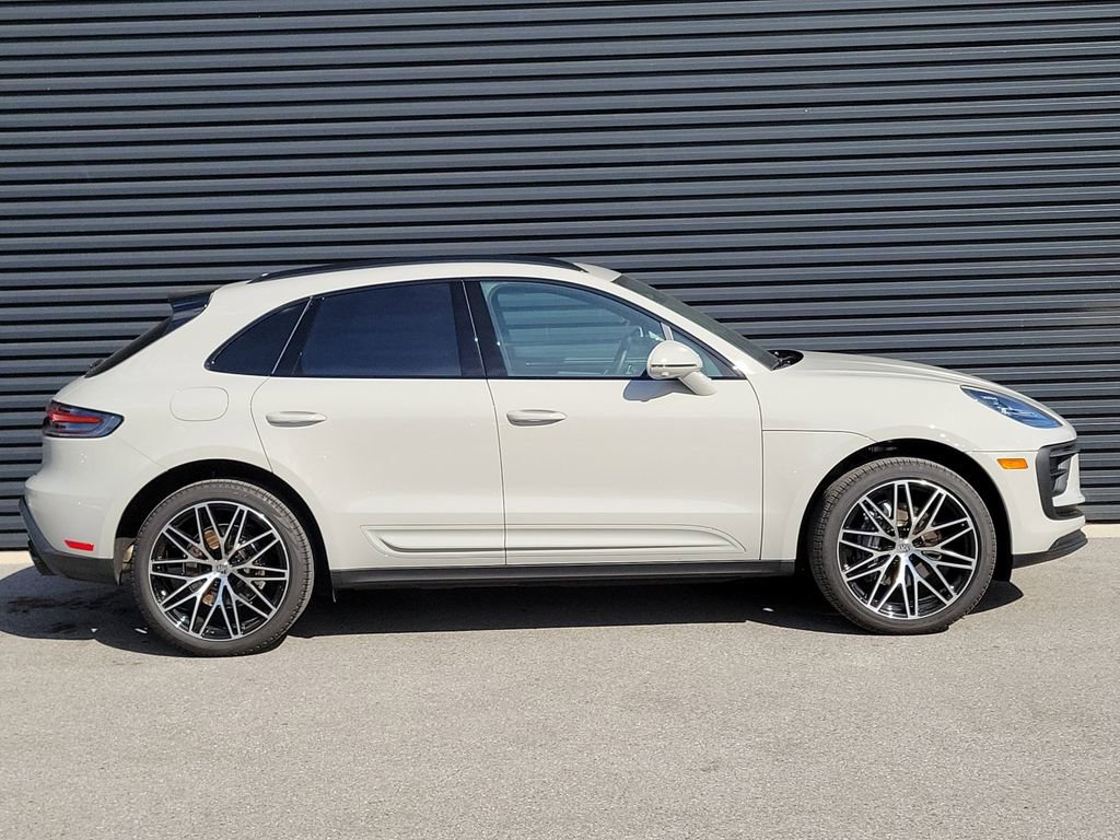Certified 2025 Porsche Macan image 8