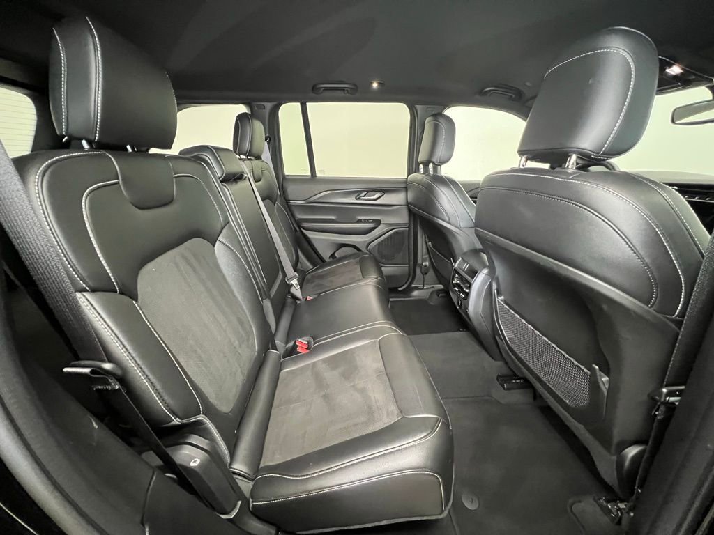 Used 2024 Jeep Grand Cherokee Altitude image 8