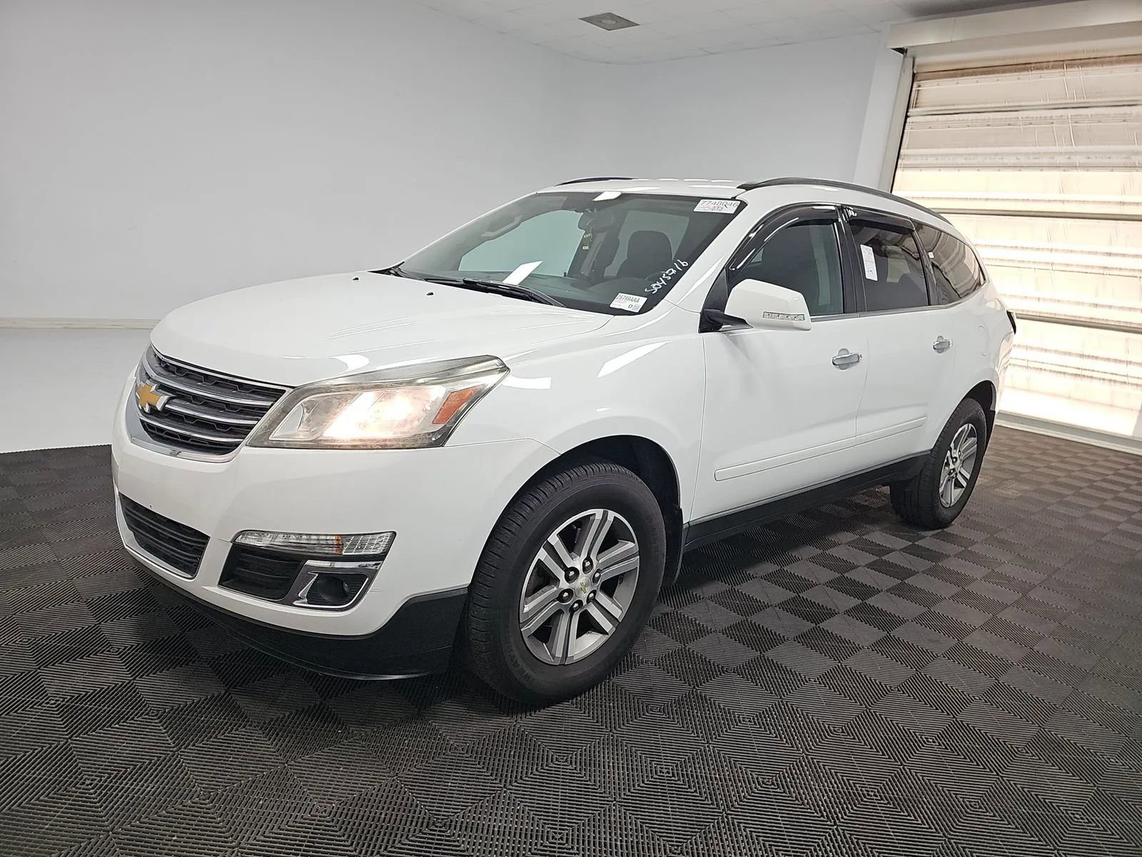 Used 2017 Chevrolet Traverse LT image 1