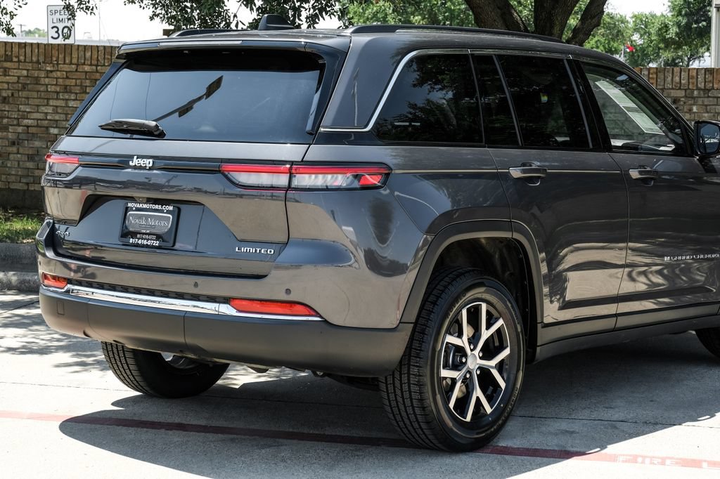 Used 2023 Jeep Grand Cherokee Limited AWD/4WD image 16