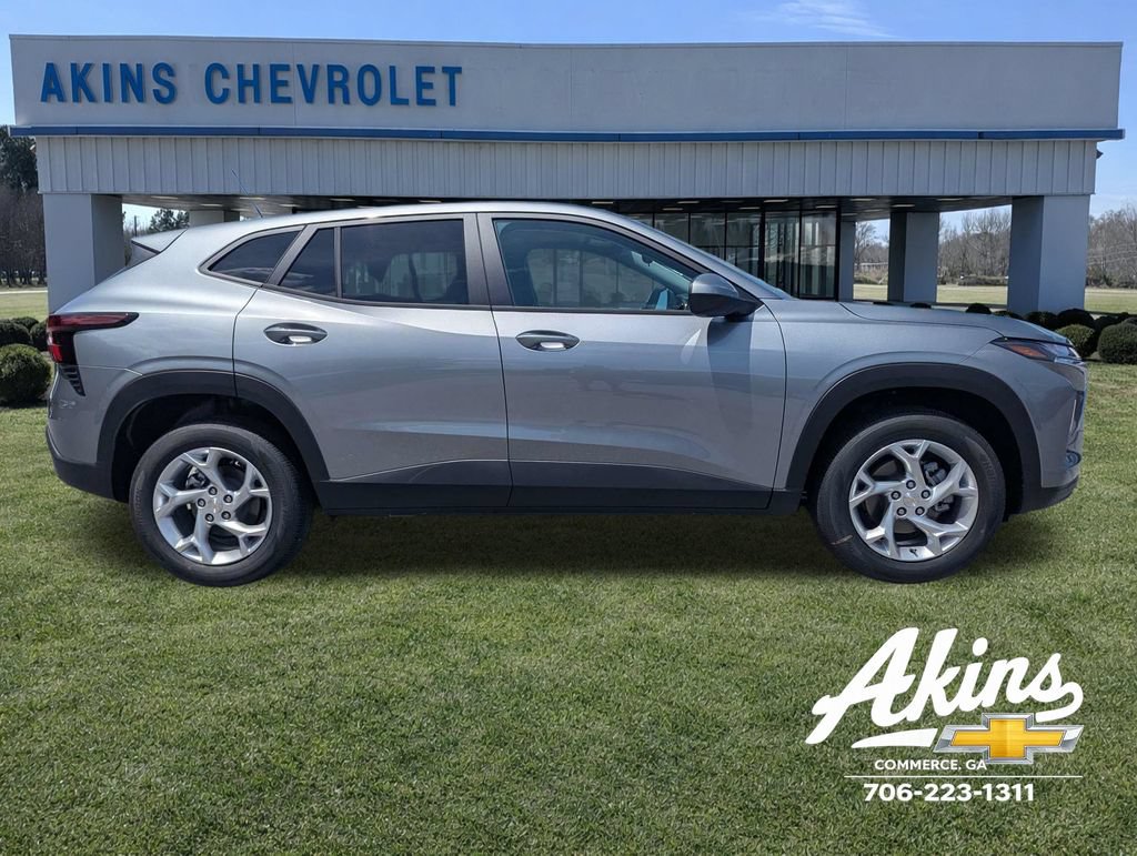 New 2026 Chevrolet Trax LS w/ LS Convenience Package FWD image 3