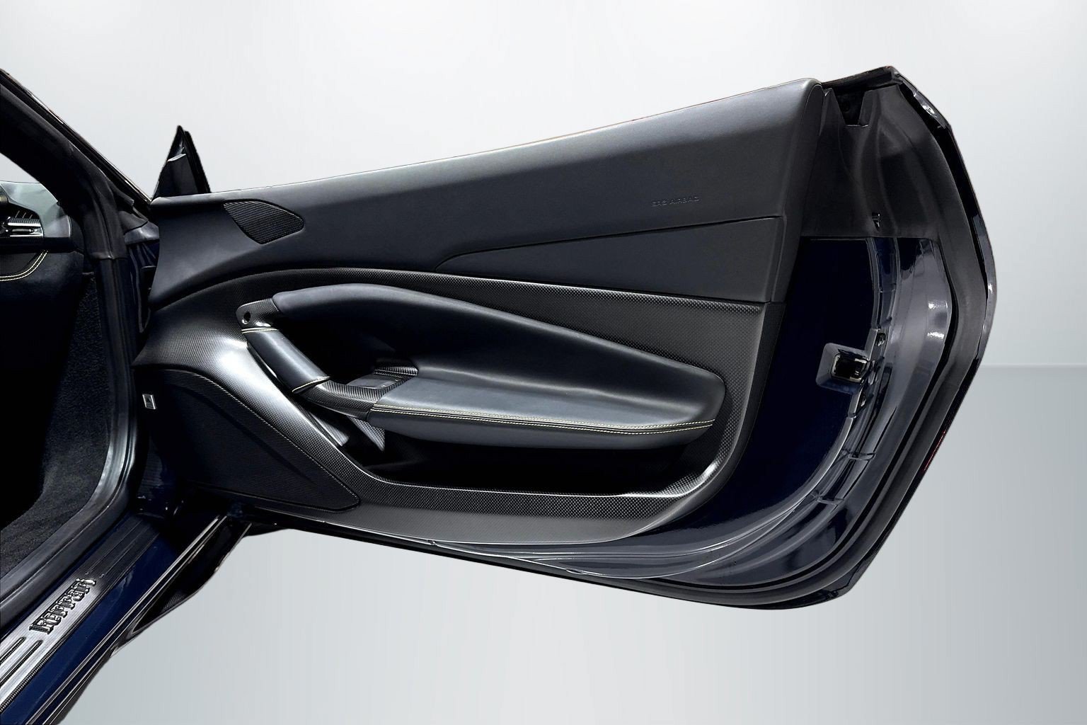 Used 2023 Ferrari F8 Spider RWD image 22
