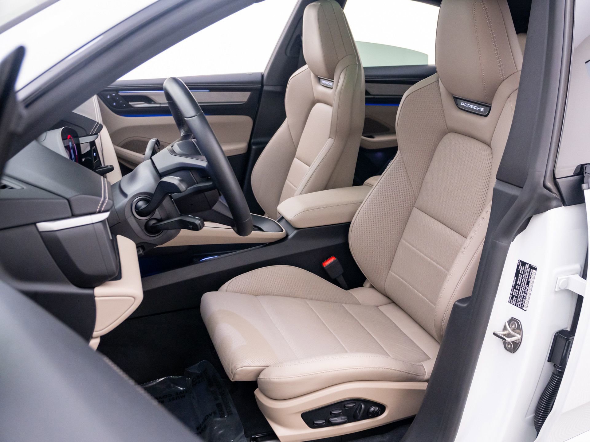 Certified 2025 Porsche Macan 4S Electric image 13