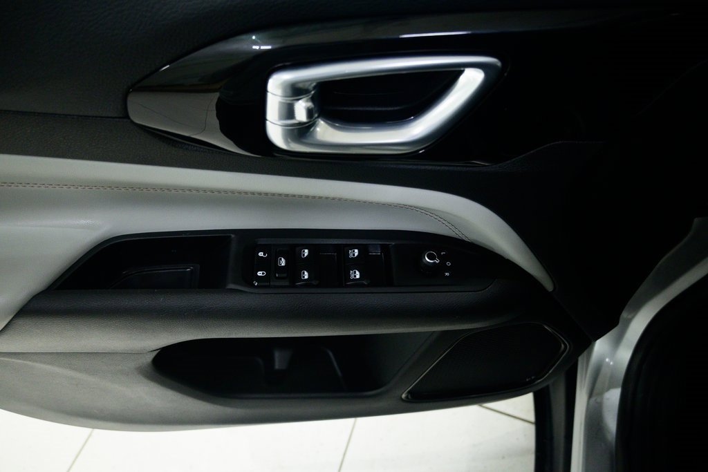 Used 2023 Jeep Compass Limited image 18