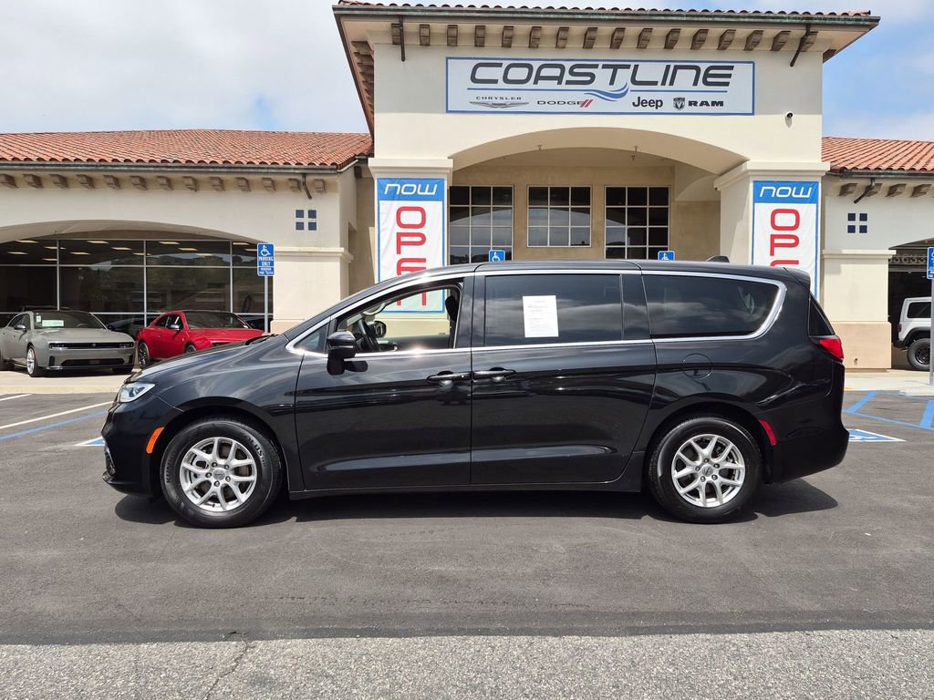 Certified 2023 Chrysler Pacifica Touring-L FWD image 8