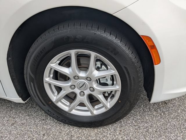 Used 2024 Chrysler Pacifica Touring-L FWD image 14