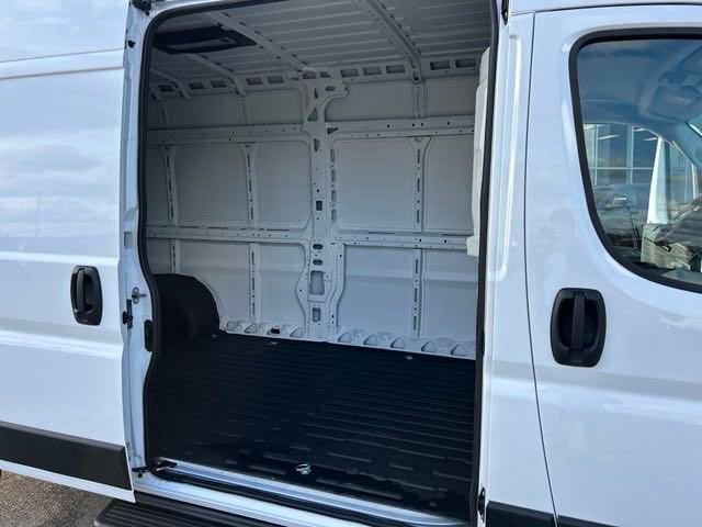 New 2024 RAM ProMaster 3500 w/ Convenience Group image 33