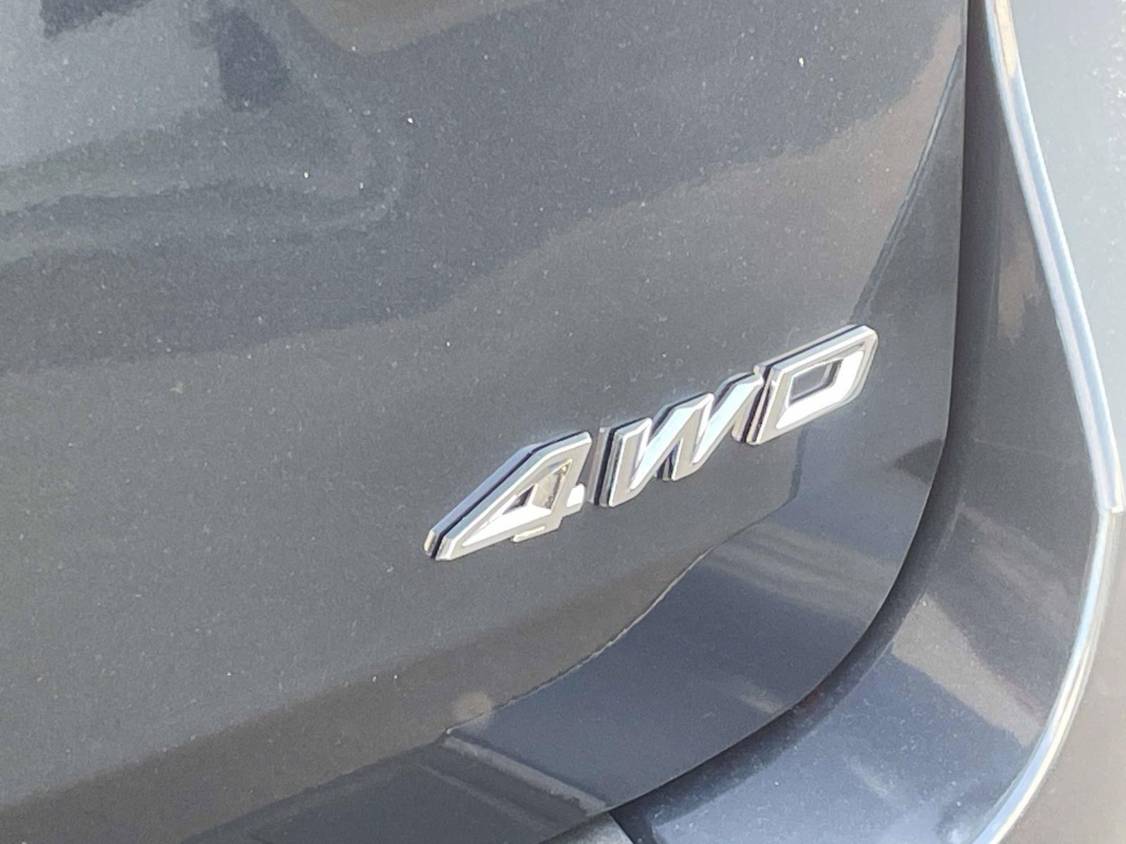 Used 2022 Ford Explorer XLT w/ Equipment Group 202A AWD/4WD image 6