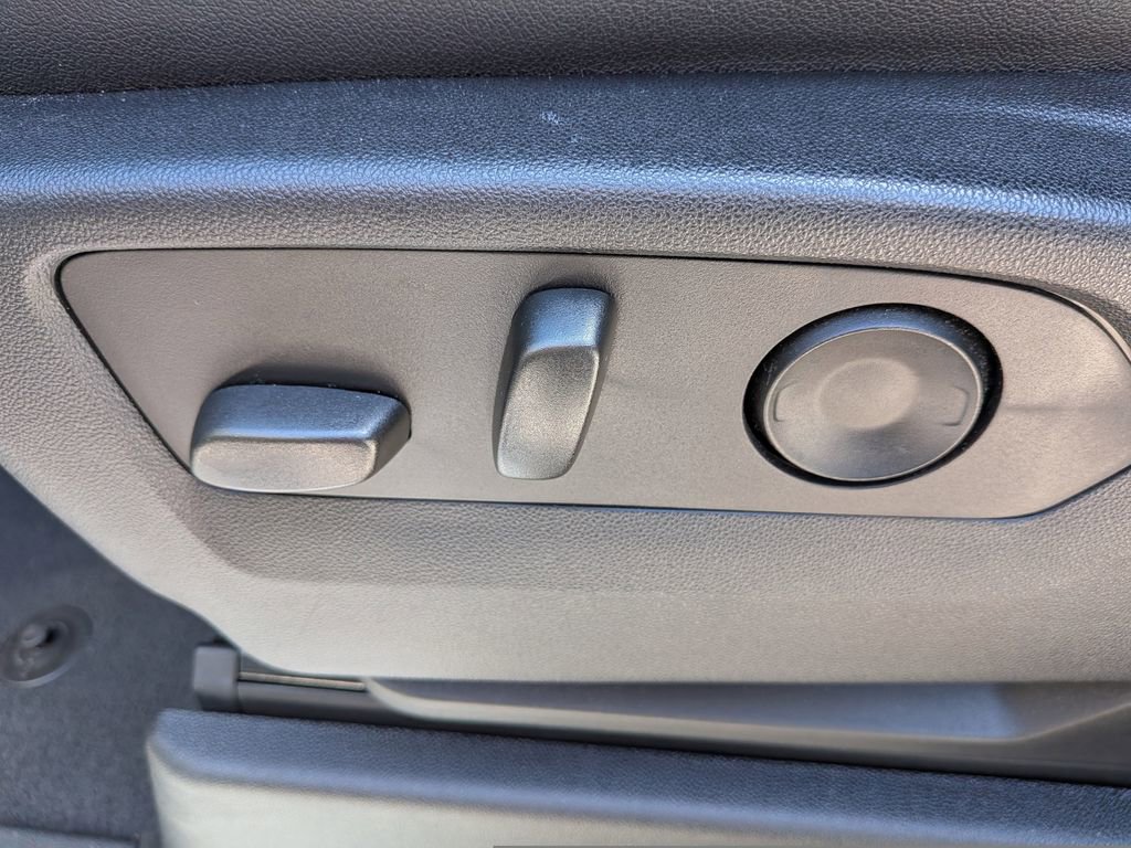 Used 2024 Chevrolet Tahoe Z71 w/ Luxury Package image 19