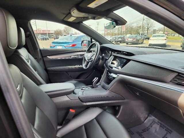 Used 2022 Cadillac XT5 Luxury w/ LPO, Floor Liner Package FWD image 11