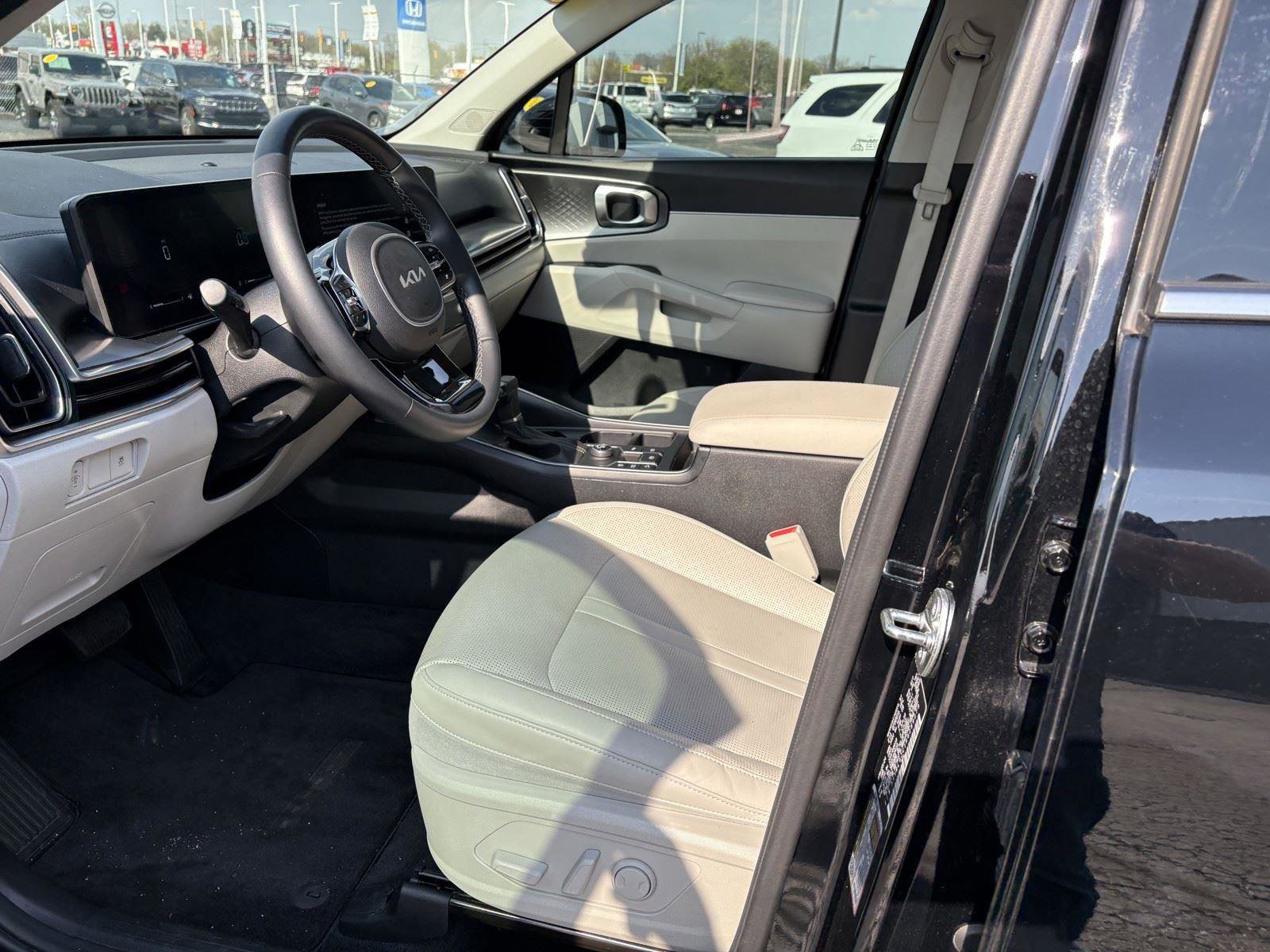 Used 2024 Kia Sorento S w/ Panoramic Sunroof Package FWD image 14