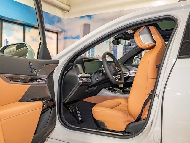 Used 2026 BMW 740i xDrive image 13