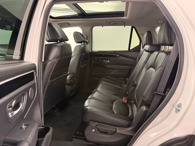 Used 2024 Honda Pilot Touring image 14