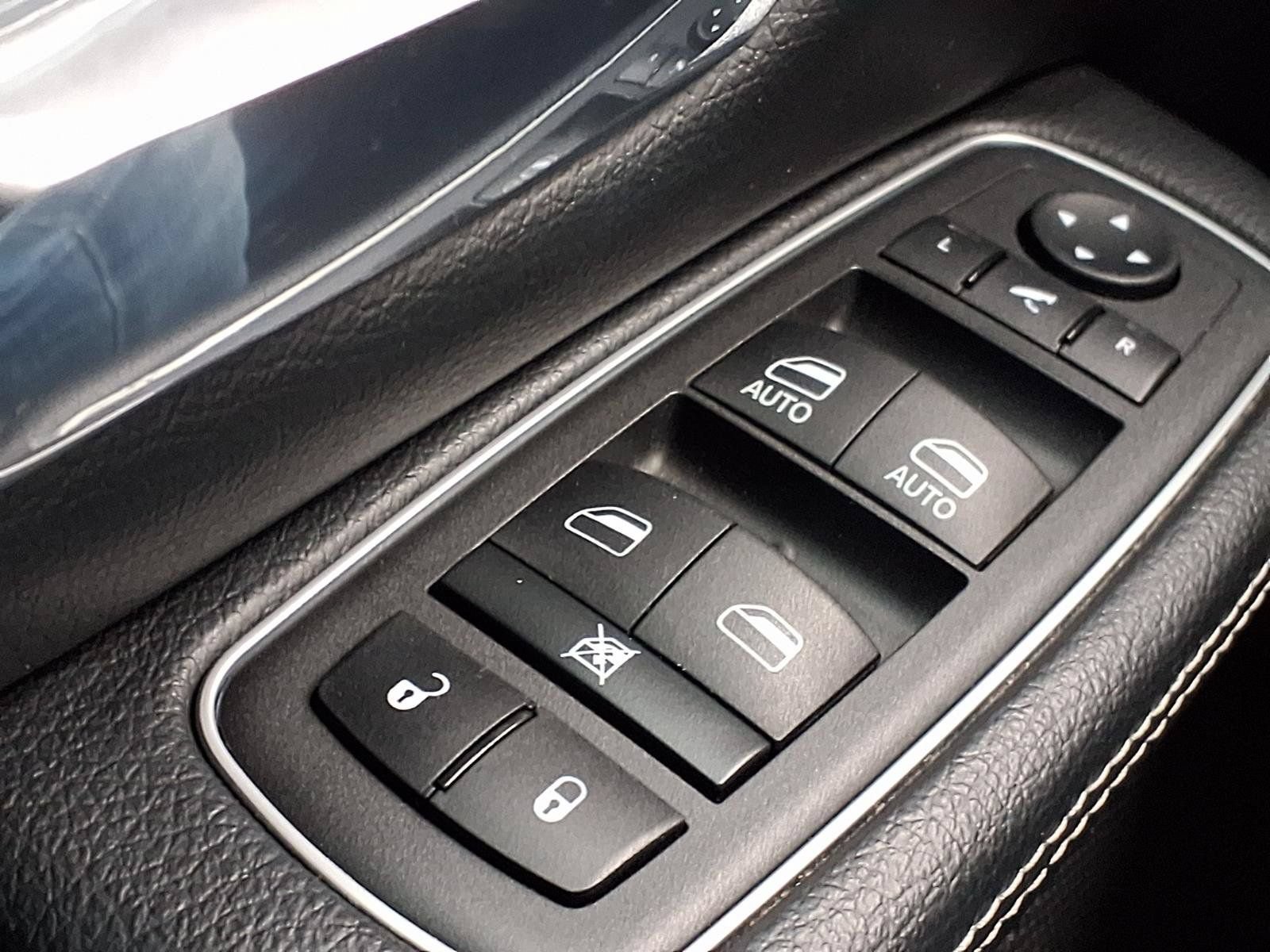 Used 2023 RAM 1500 Laramie AWD/4WD image 16