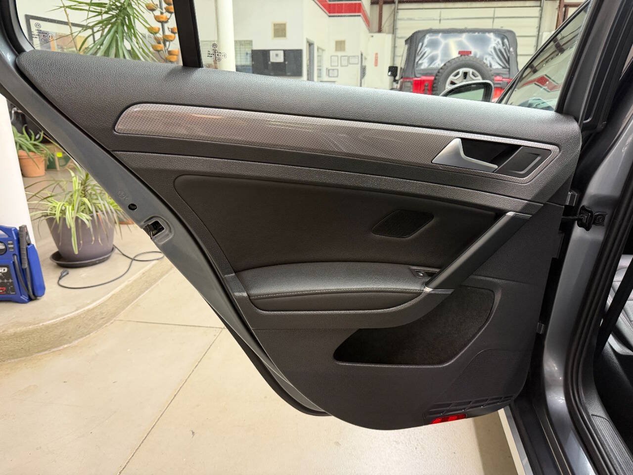 Used 2018 Volkswagen Golf Alltrack AWD/4WD image 12