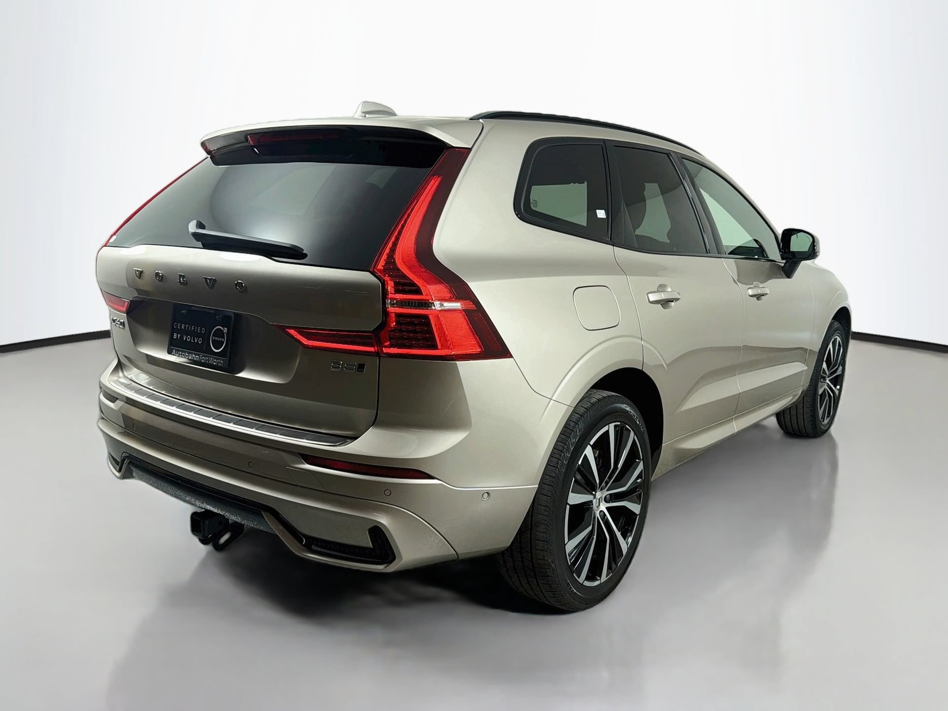 Certified 2023 Volvo XC60 B5 Ultimate w/ Climate Package AWD/4WD image 6