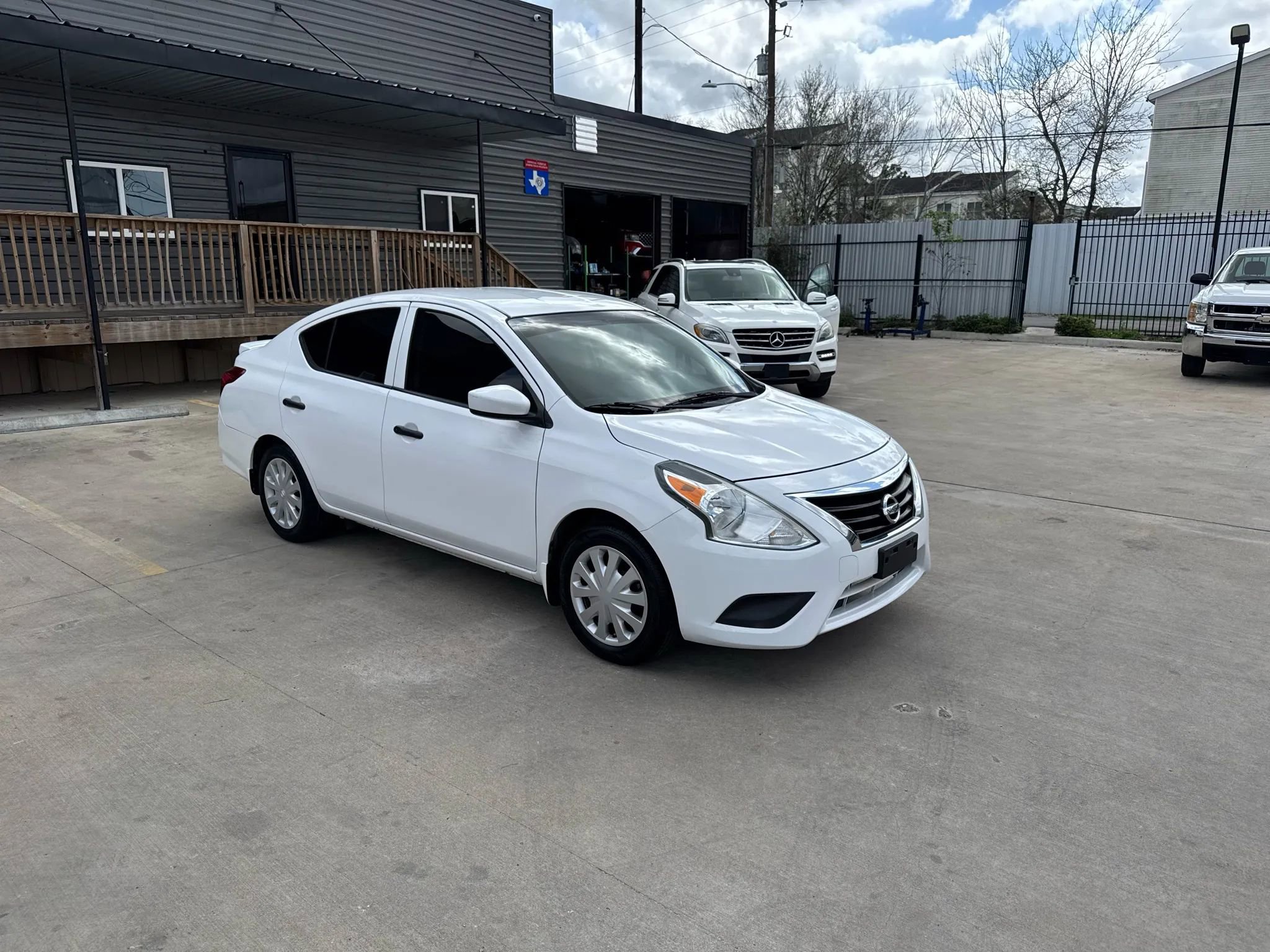 Used 2017 Nissan Versa S Plus image 11