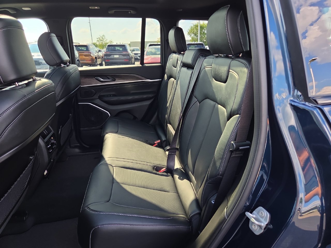New 2027 Jeep Grand Cherokee Limited AWD/4WD image 18