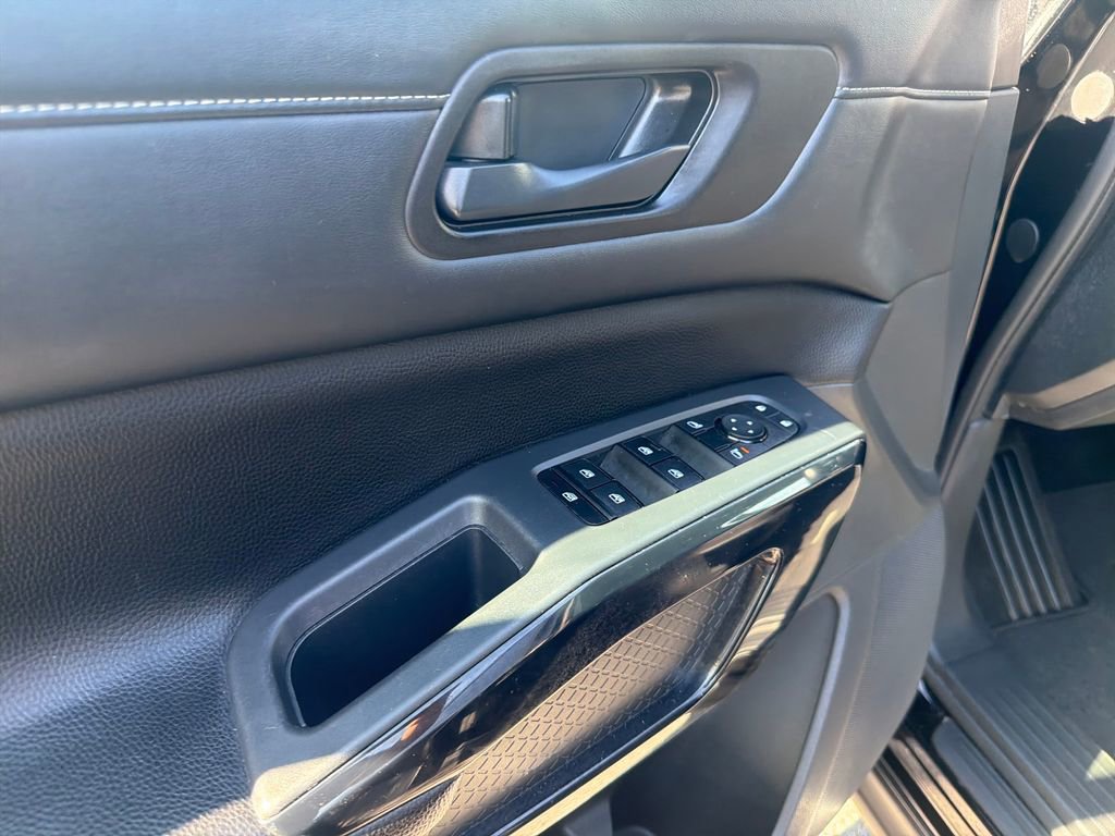 Used 2024 Nissan Pathfinder SV image 15