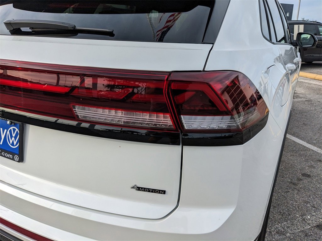 New 2026 Volkswagen Atlas Cross Sport SEL R-Line image 13