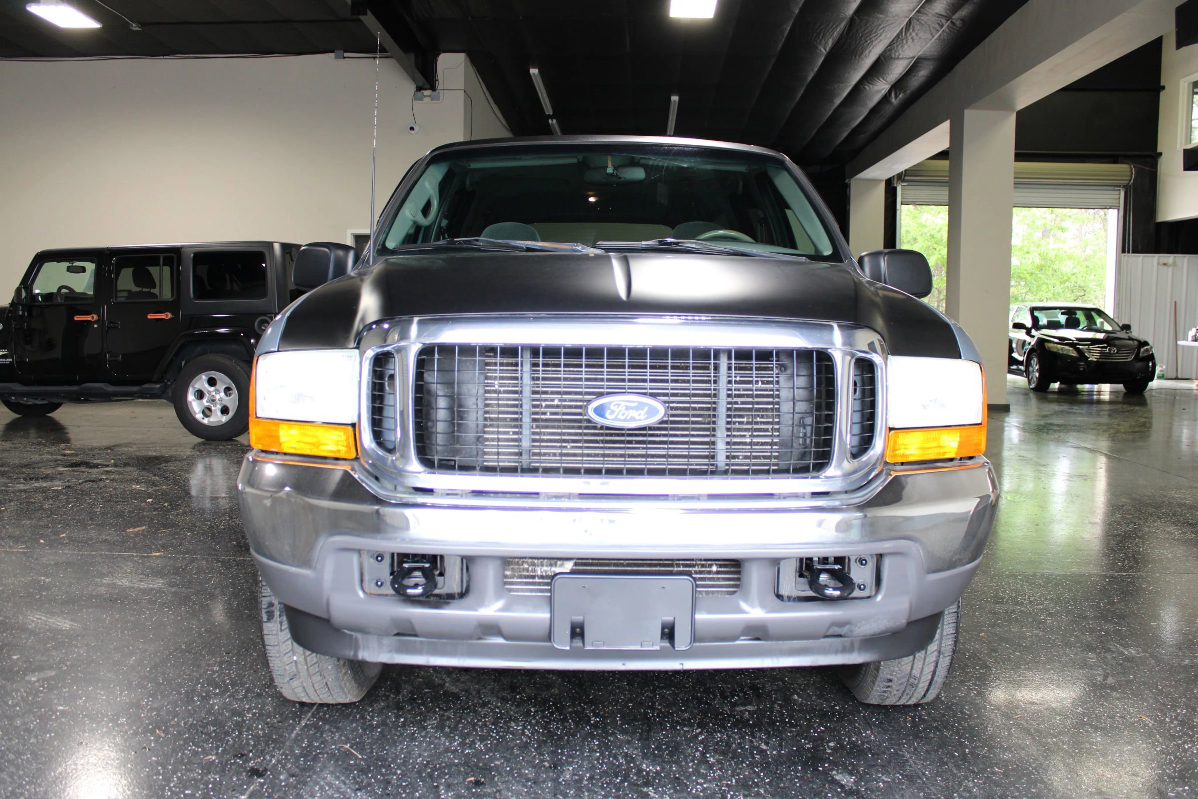 Used 2000 Ford Excursion XLT AWD/4WD image 8