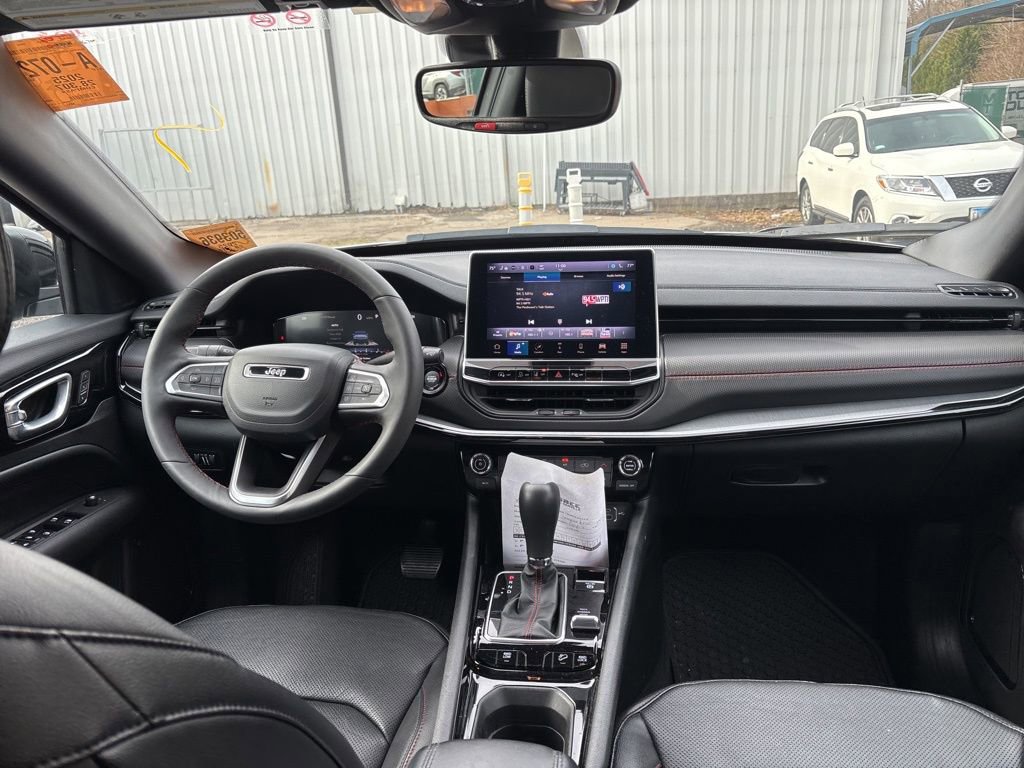 Used 2025 Jeep Compass Trailhawk w/ Trailhawk Elite Group image 15