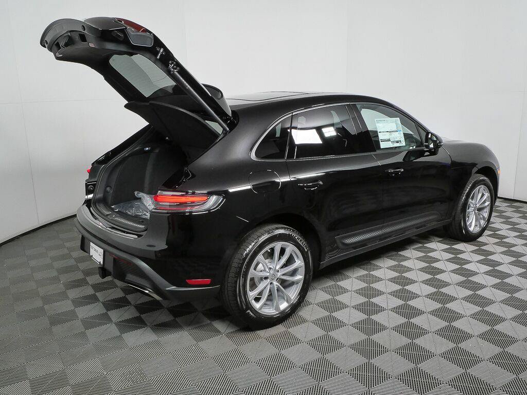 Certified 2026 Porsche Macan AWD/4WD image 28