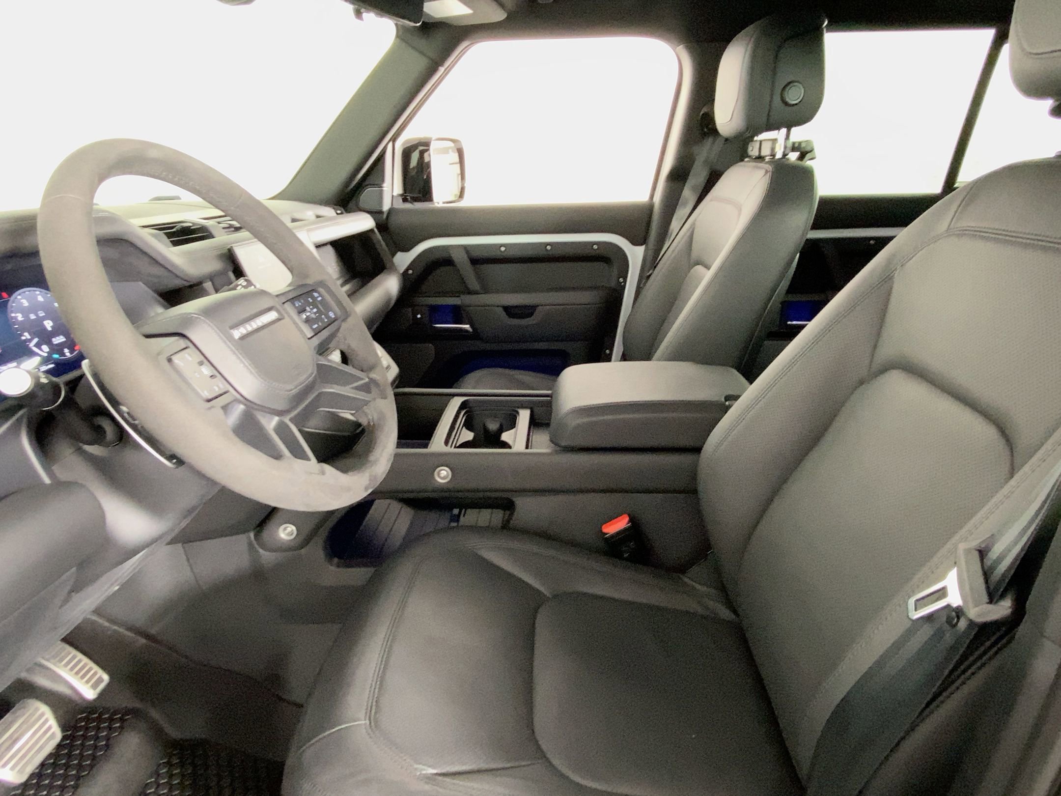 Certified 2023 Land Rover Defender 110 V8 AWD/4WD image 4