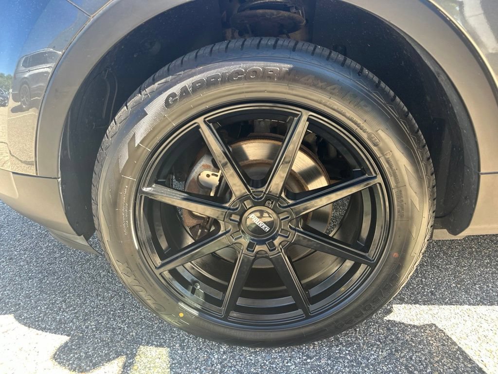Used 2017 Ford Explorer XLT w/ Equipment Group 202A AWD/4WD image 34