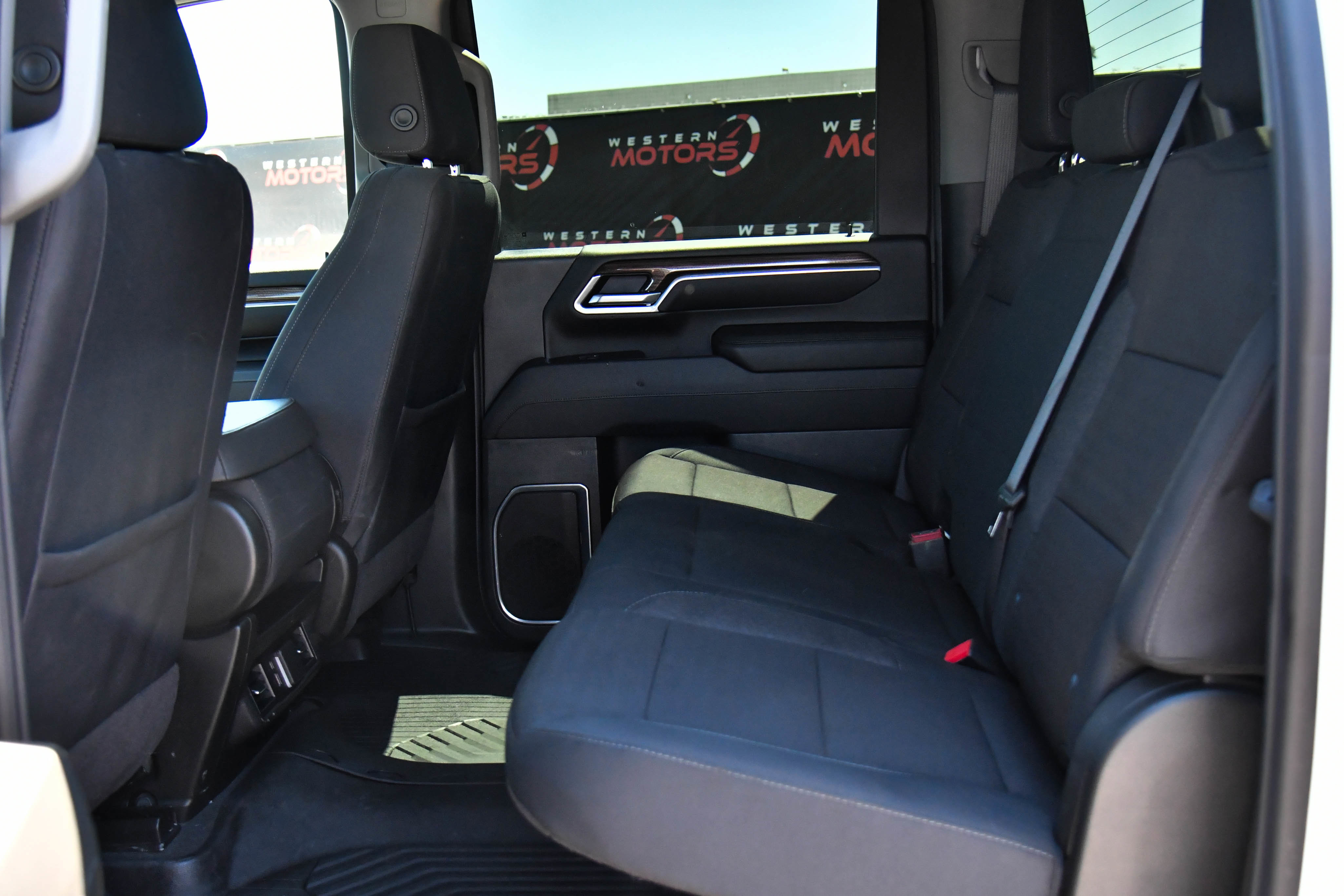 Used 2025 Chevrolet Silverado 2500 LT AWD/4WD image 38